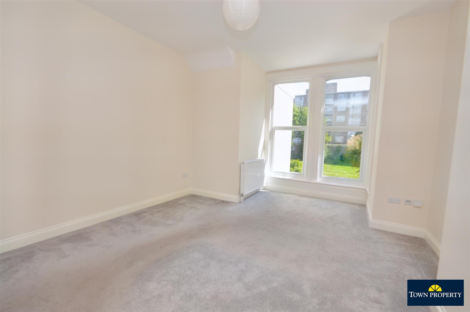 Property Details for 16 Jevington Gardens Eastbourne BN21 4HN Town Property Estate Agents